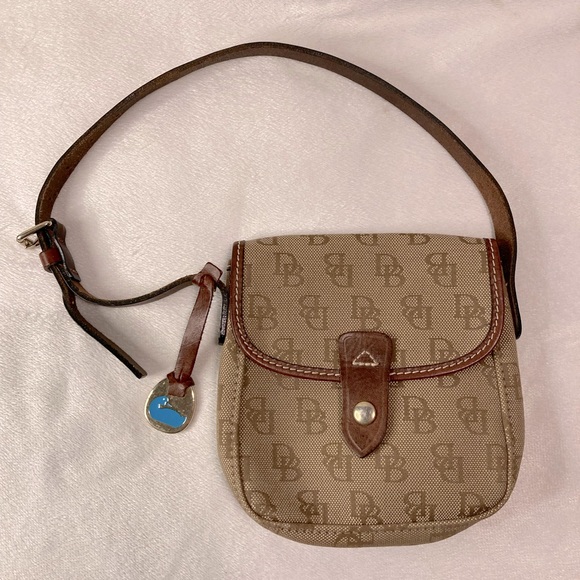 Dooney & Bourke Handbags - Dooney & Bourke shoulder bag. Vintage